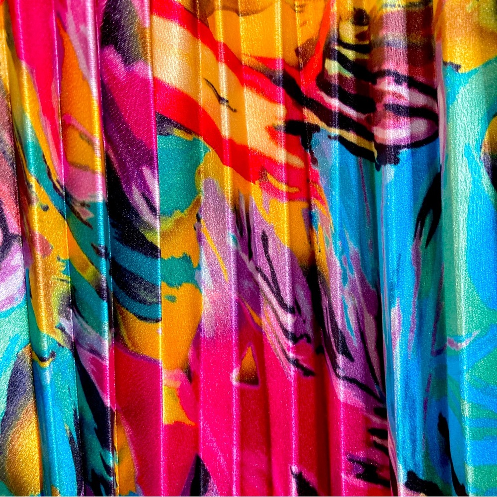 Multicolored Abstract Satin Pleated Skirt - Size Small - Picture 10 of 11